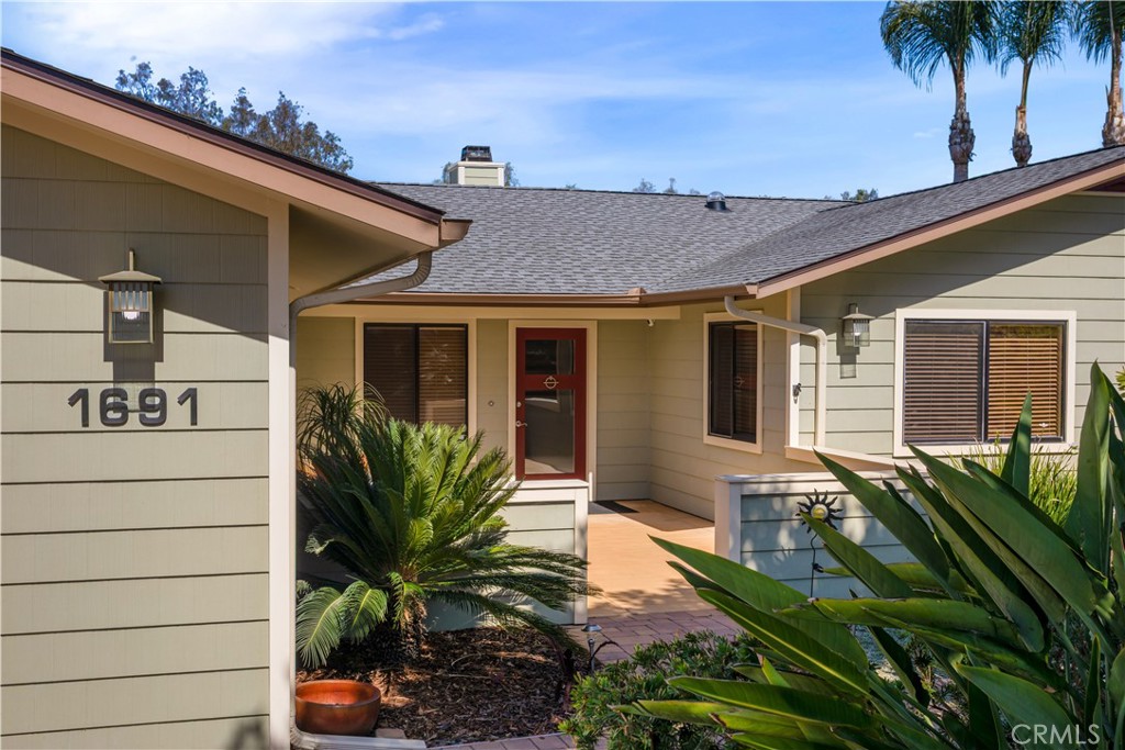 1691 Pepper Tree Property Photo 3