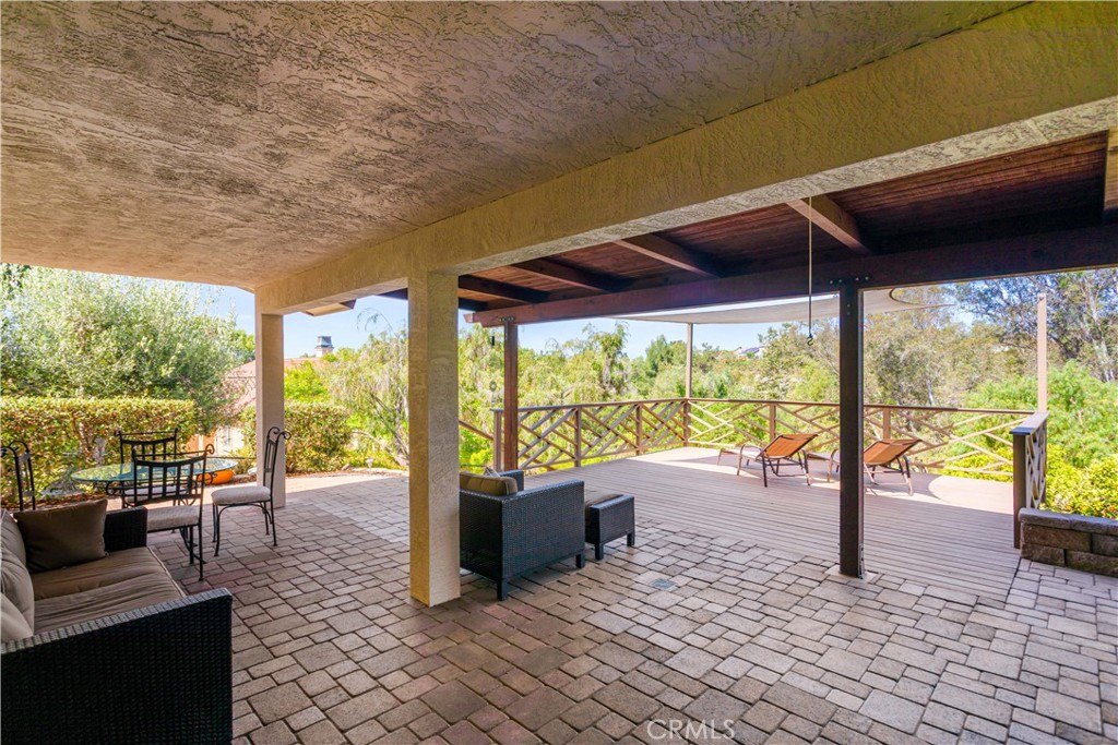 1691 Pepper Tree Property Photo 25
