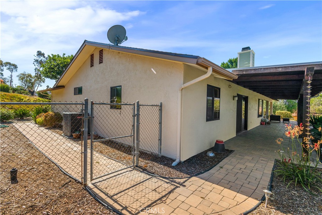1691 Pepper Tree Property Photo 32