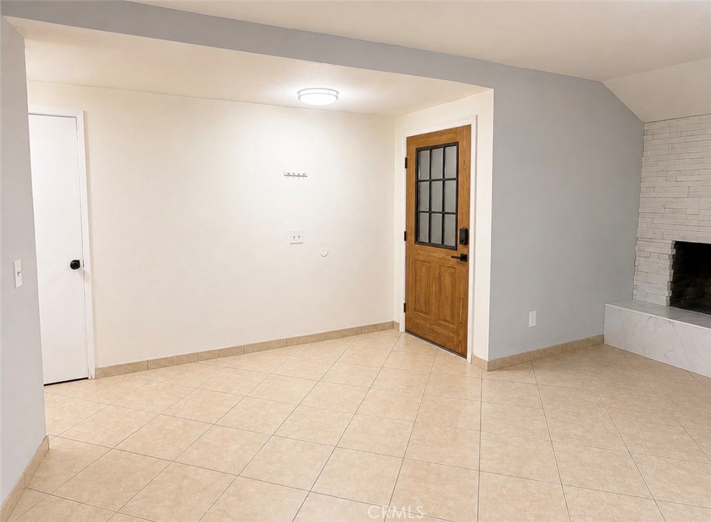 342 E Gilmore Drive Property Photo 4