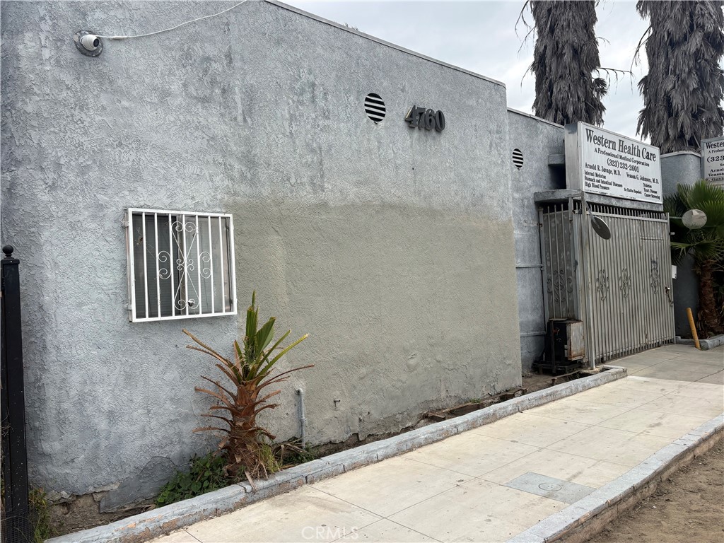 4760 S Figueroa Property Photo 3