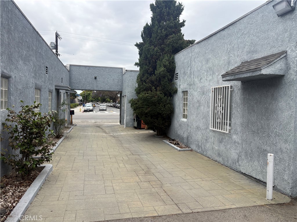 4760 S Figueroa Property Photo 4