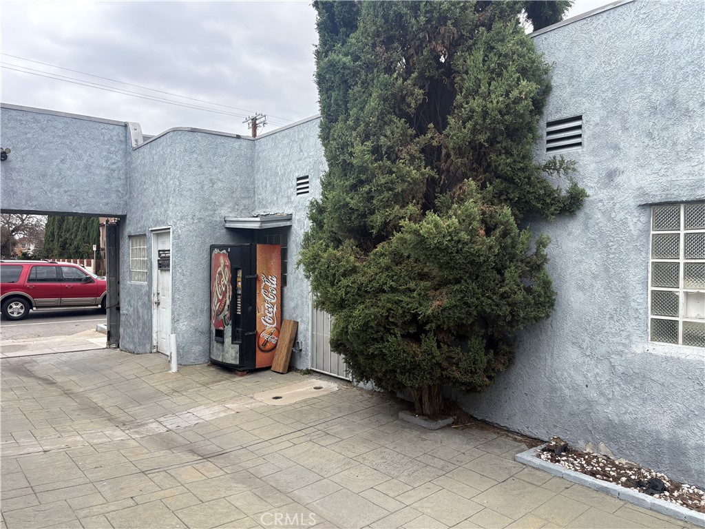 4760 S Figueroa Property Photo 5