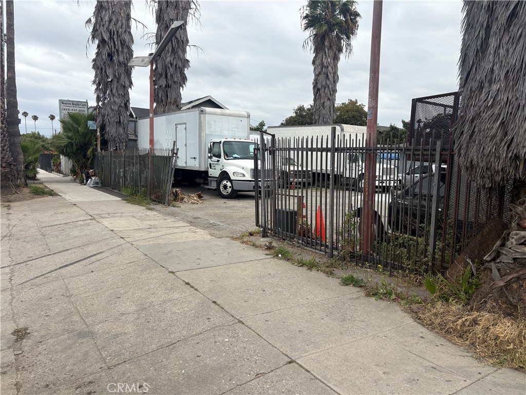 4760 S Figueroa Property Photo 25