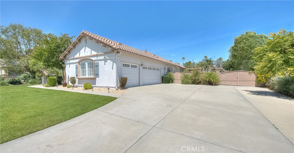 6849 Foxtail Court Property Photo 4