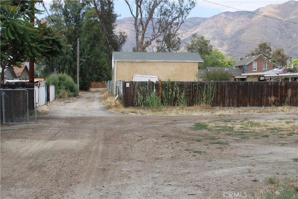 20 Algona Avenue Property Photo 9