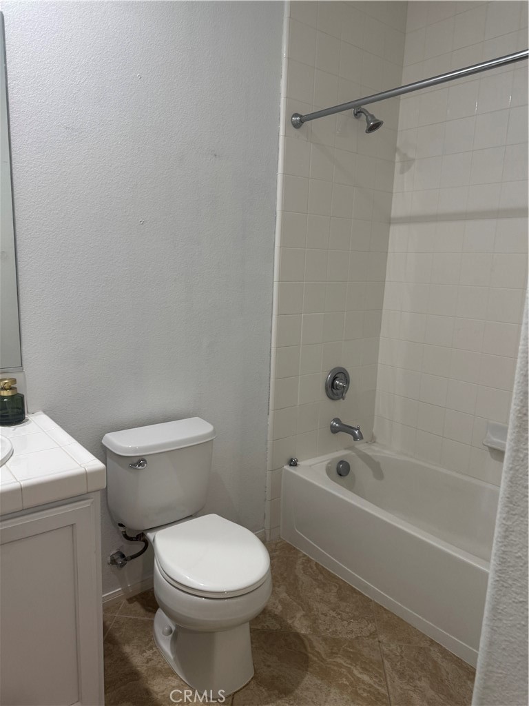 2750 E Oak Hill 12 Property Photo 14