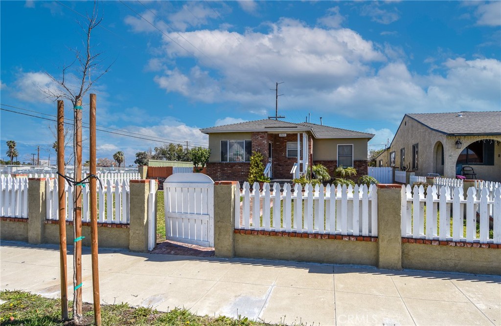 801 Maryess Drive Property Photo 3