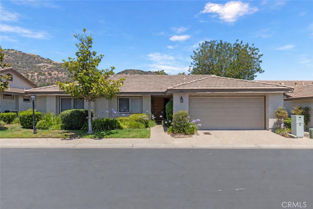 38321 Oaktree Property Photo 1