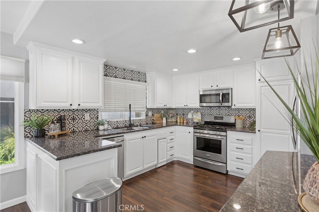 38321 Oaktree Property Photo 7