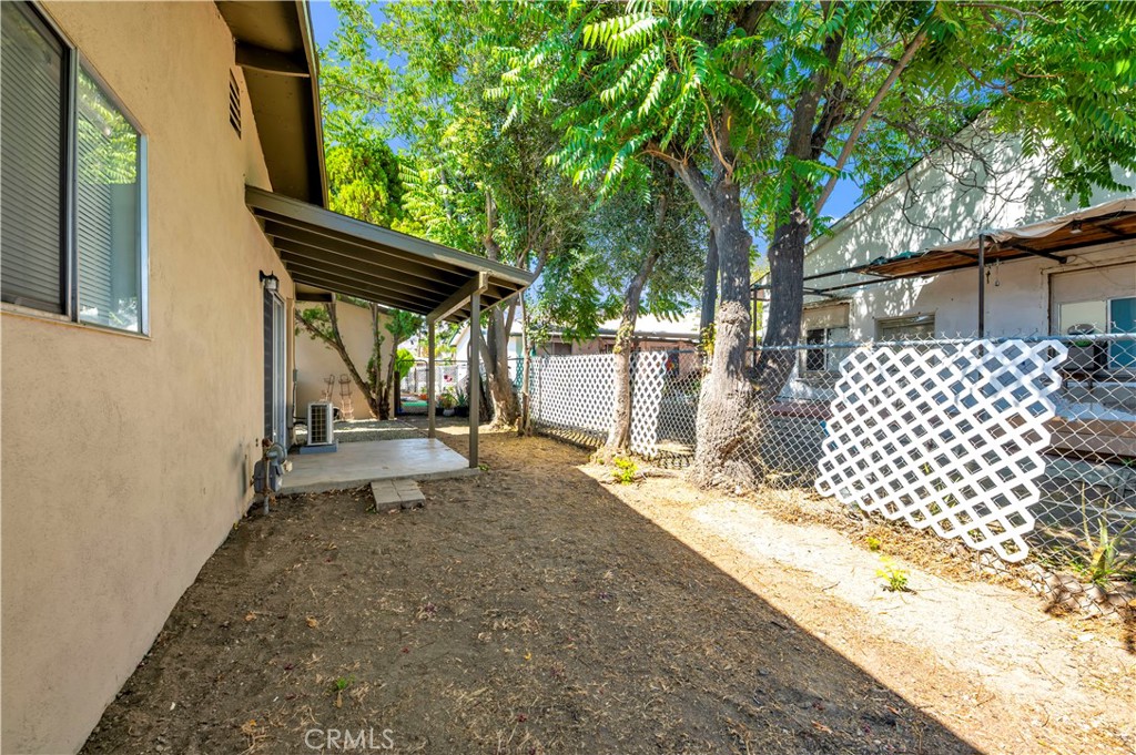 346 E 6th Property Photo 17