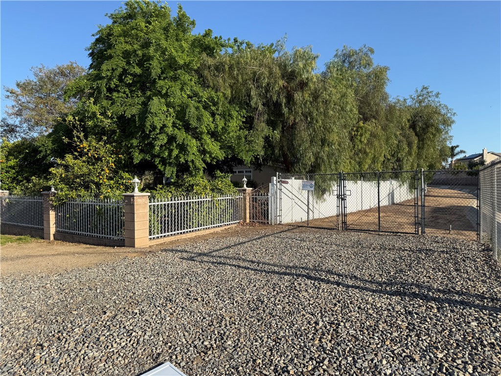 26825 Lazy Creek Rd Property Photo 3