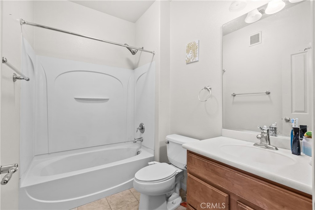 1915 Bassett Property Photo 19