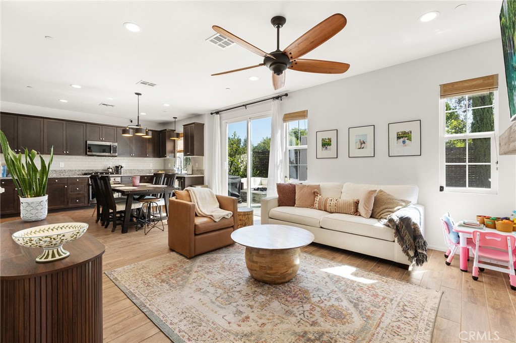 42704 Azure Property Photo 12
