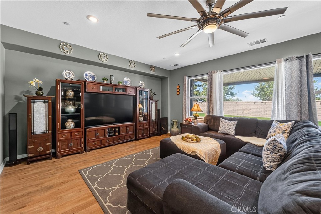 35333 Laurel Tree Court Property Photo 14