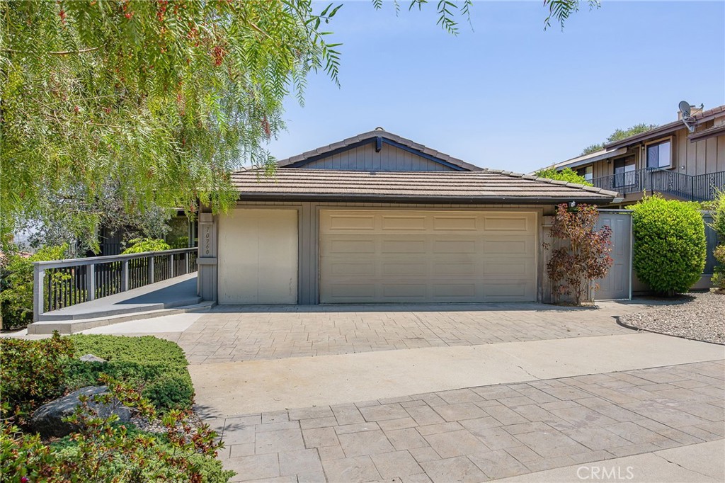 10960 Treeside Lane Property Photo 4