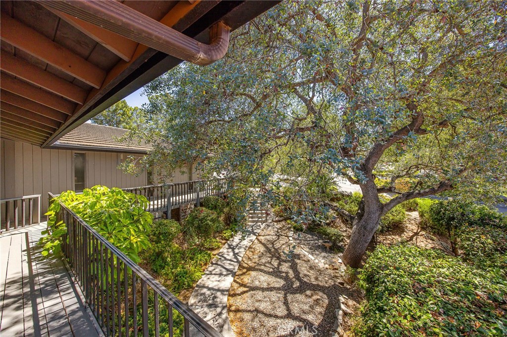 10960 Treeside Lane Property Photo 8