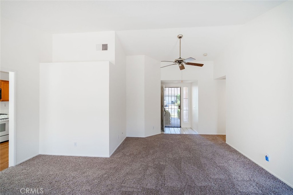 2220 Glenwood Ave Property Photo 6