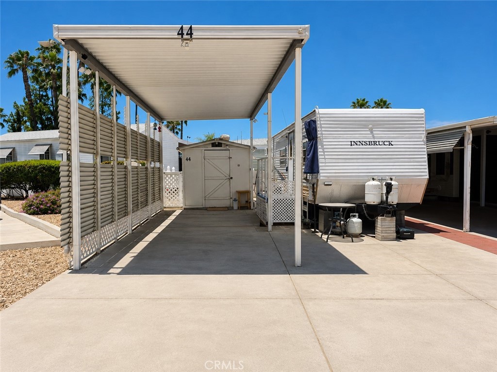 1295 S Cawston Avenue Property Photo 1