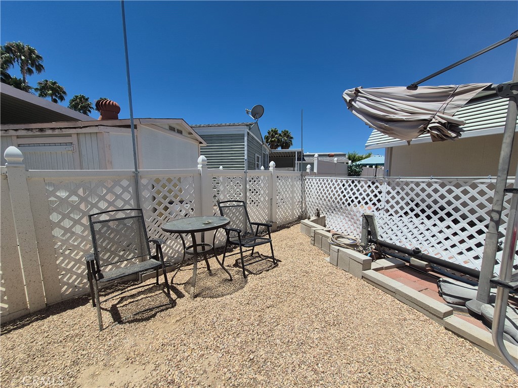 1295 S Cawston Avenue Property Photo 8