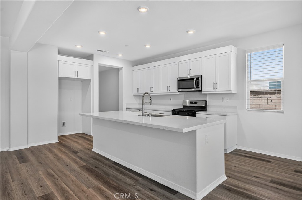 9019 Black Thorn Street Property Photo 14