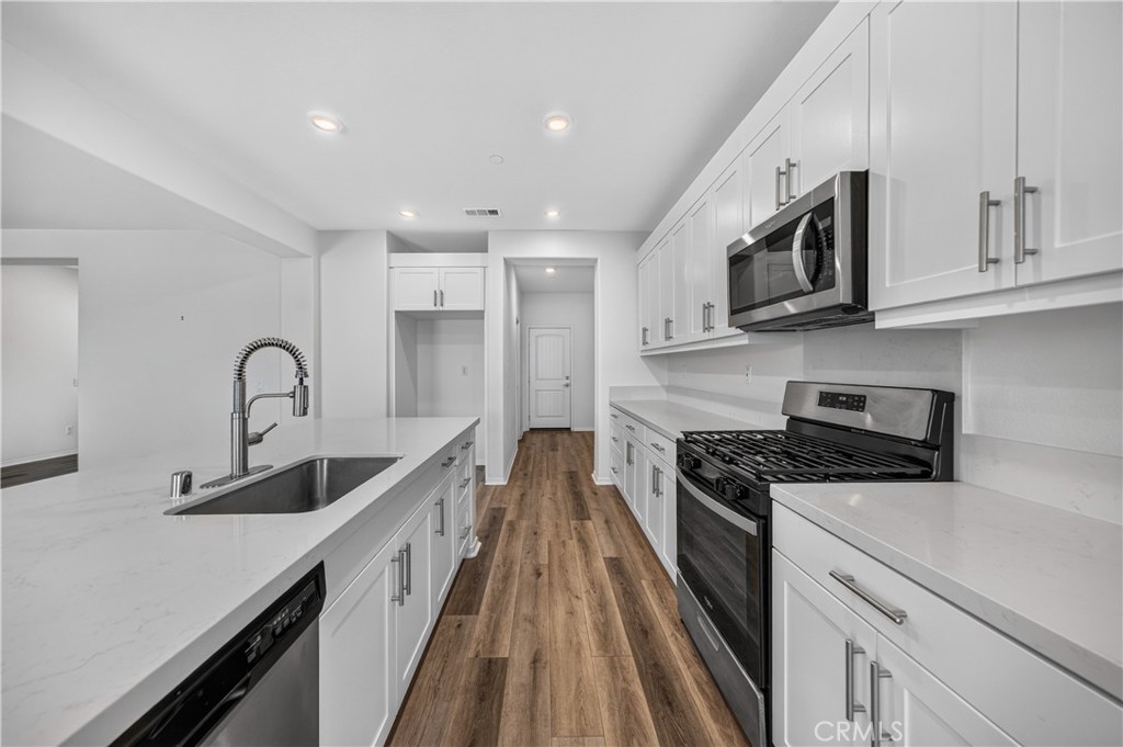 9019 Black Thorn Street Property Photo 15