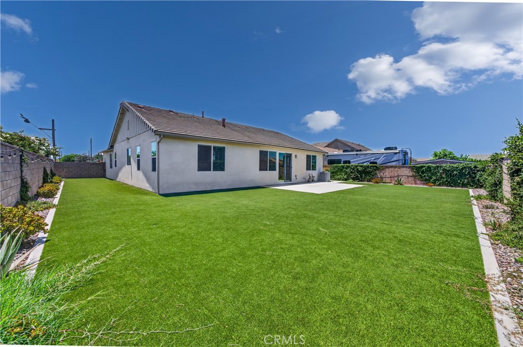 9019 Black Thorn Street Property Photo 43