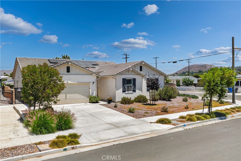 9019 Black Thorn Street Property Photo 46