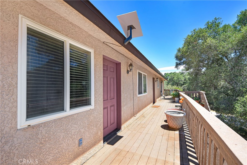 16789 Valley Hi Property Photo 6