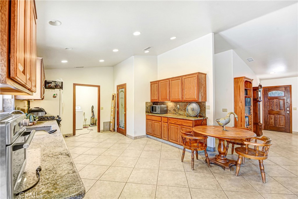 16789 Valley Hi Property Photo 11