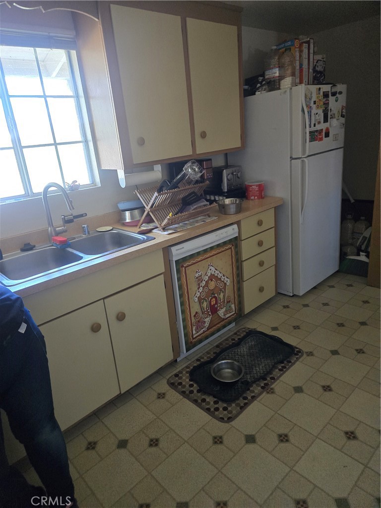 360 W 5th Property Photo 12