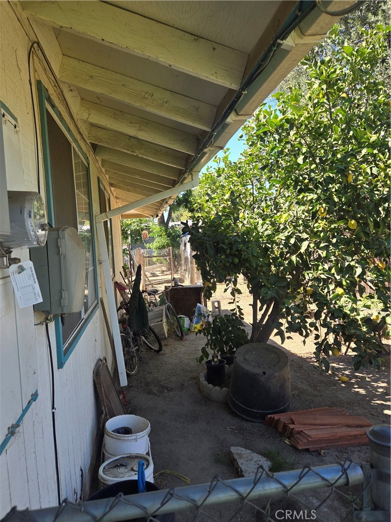 360 W 5th Property Photo 18