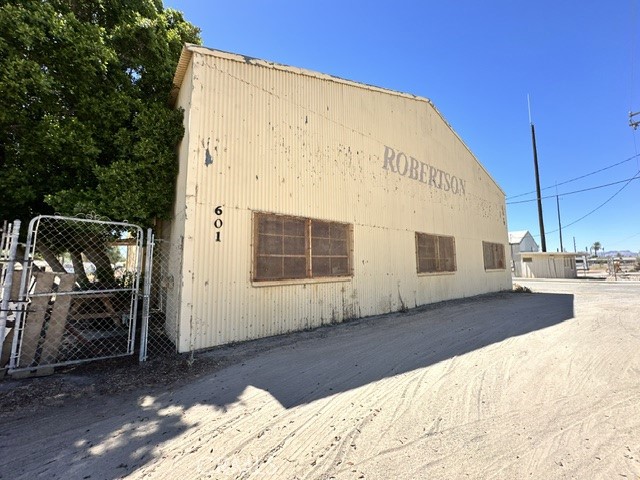 601 S Lovekin Boulevard Property Photo 3