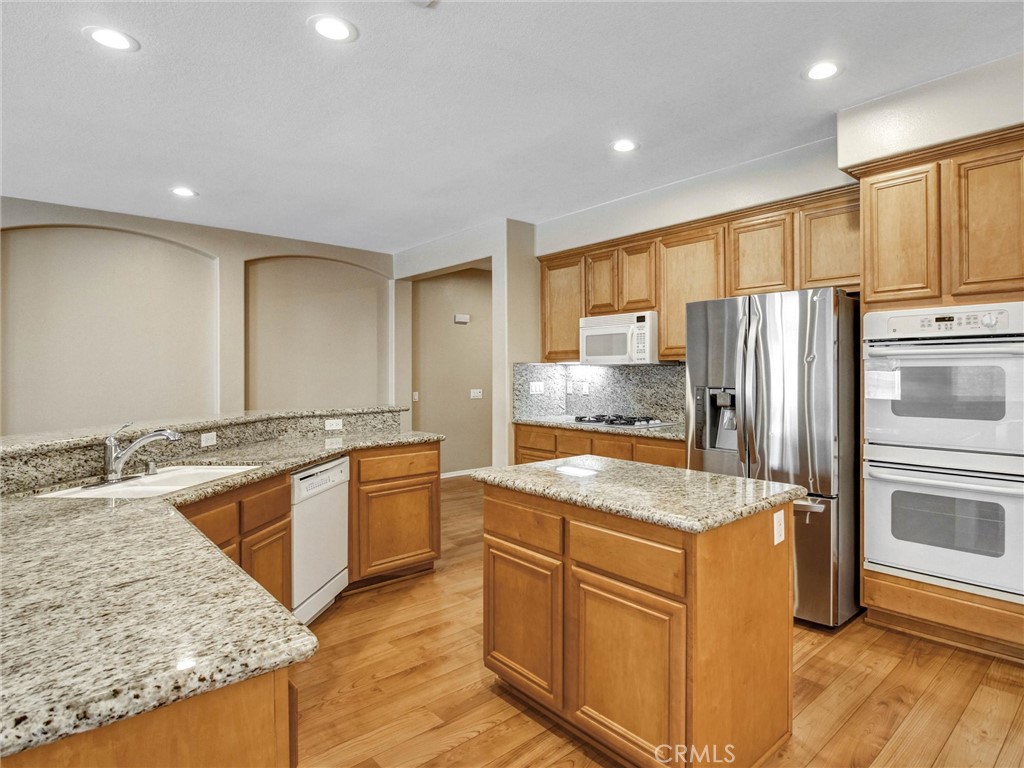29098 Parkhill Court Property Photo 3