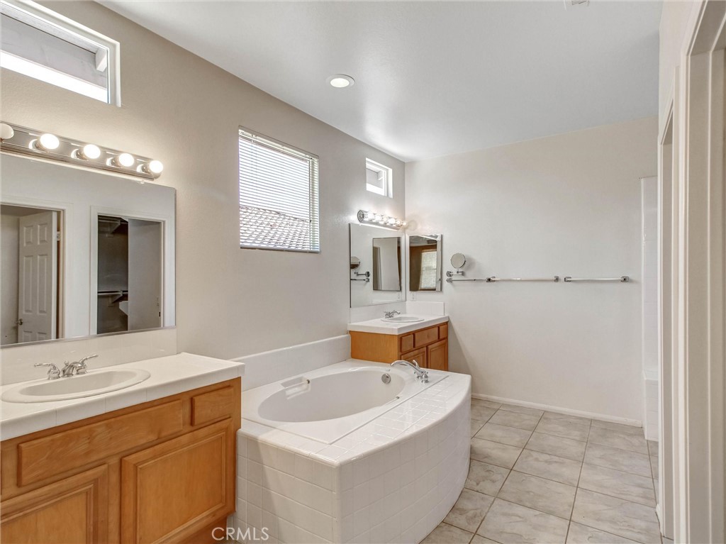 29098 Parkhill Court Property Photo 8