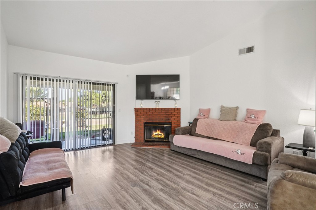 2534 Beech Tree Street Property Photo 3