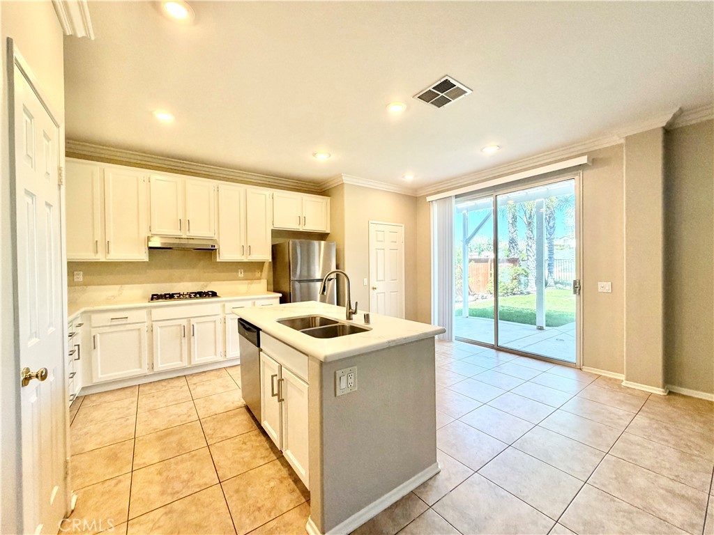 42041 Delmonte Street Property Photo 10