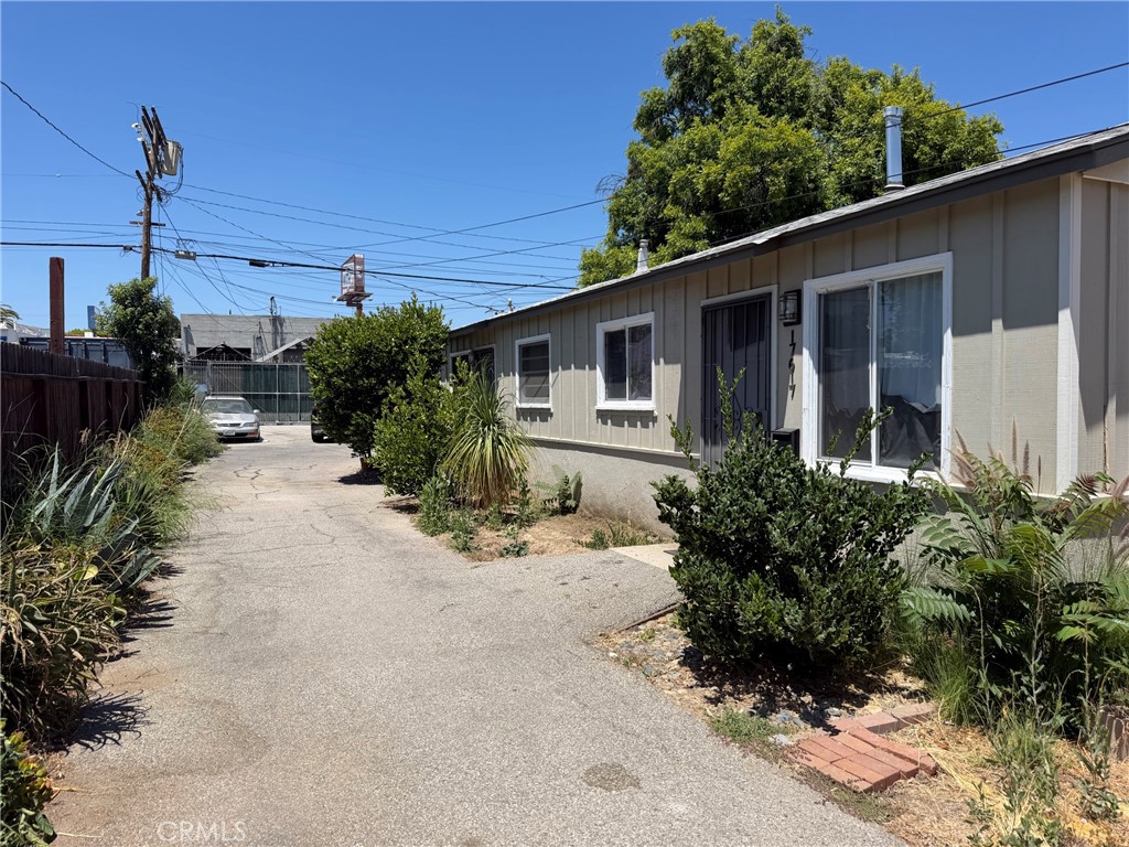 17615 Kingsbury Property Photo 4