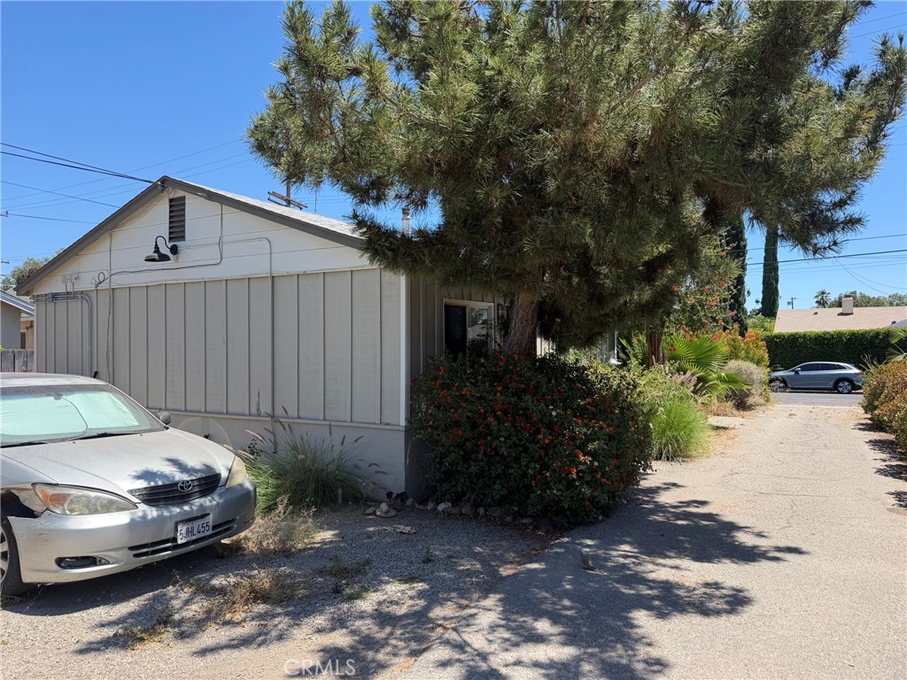 17615 Kingsbury Property Photo 5