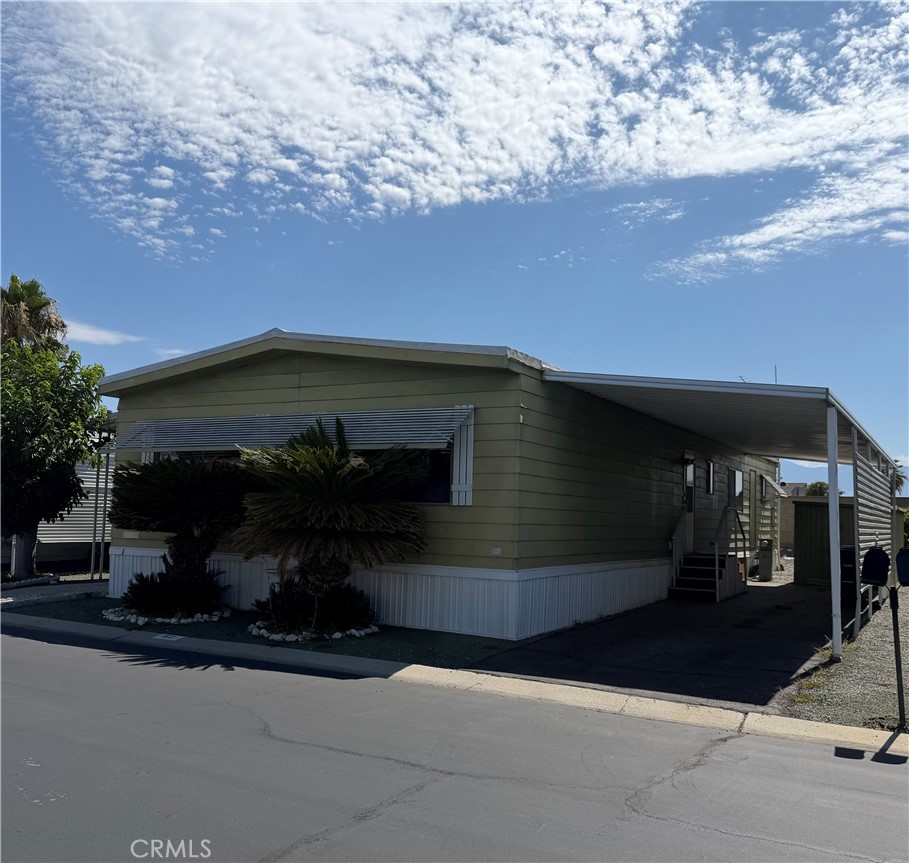 575 S Lyon Avenue 62 Property Photo 1