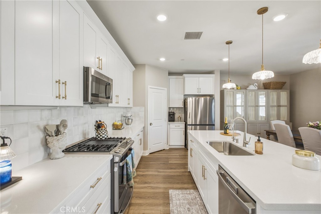 34330 Coconut Circle Property Photo 4