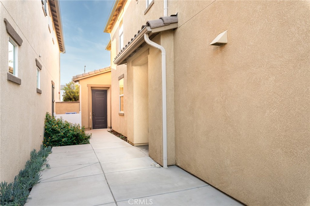 41957 Zafra Property Photo 4