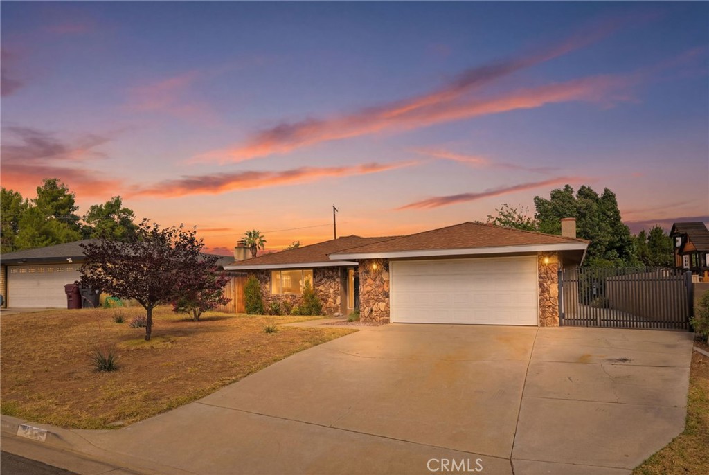 27195 Aurora Property Photo 1