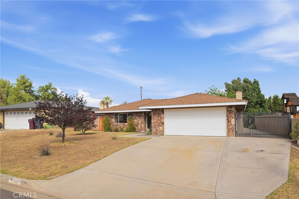 27195 Aurora Property Photo 2
