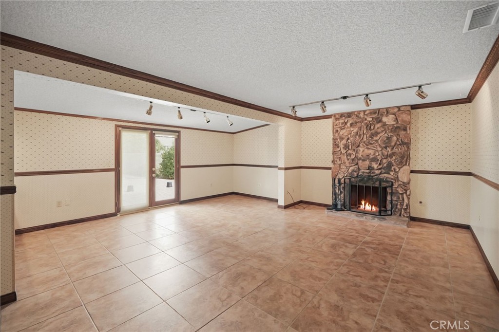 27195 Aurora Property Photo 7