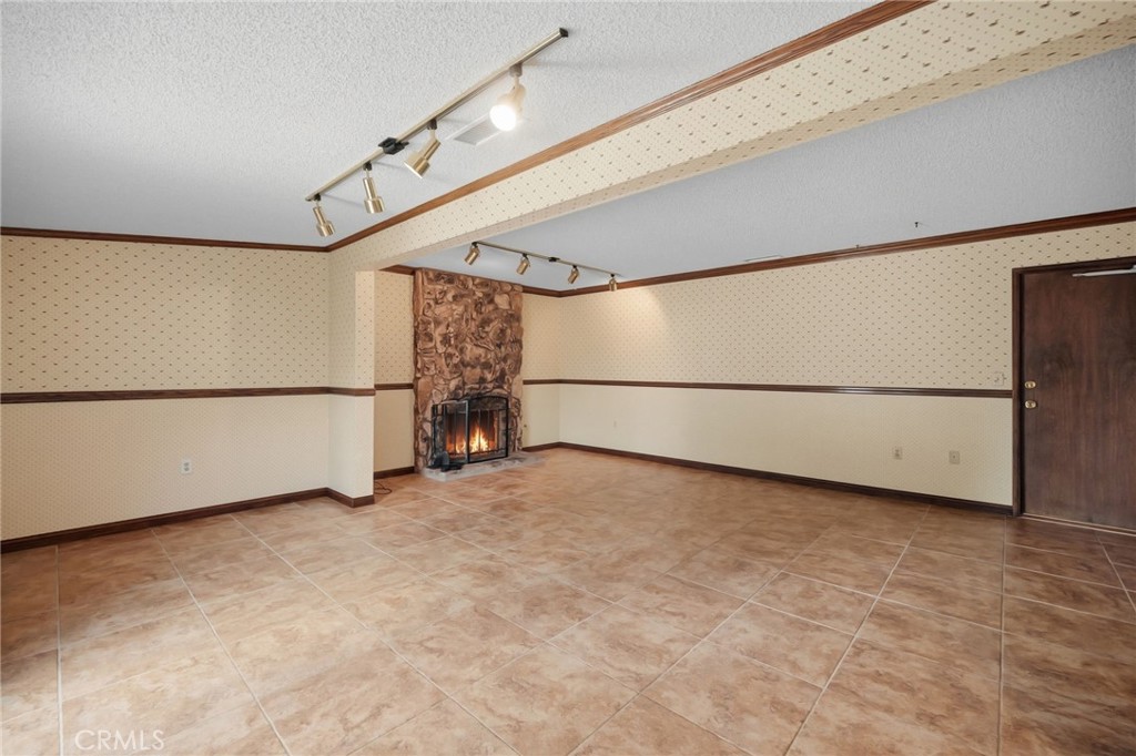 27195 Aurora Property Photo 8