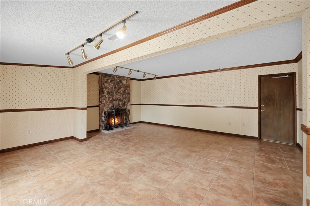 27195 Aurora Property Photo 9