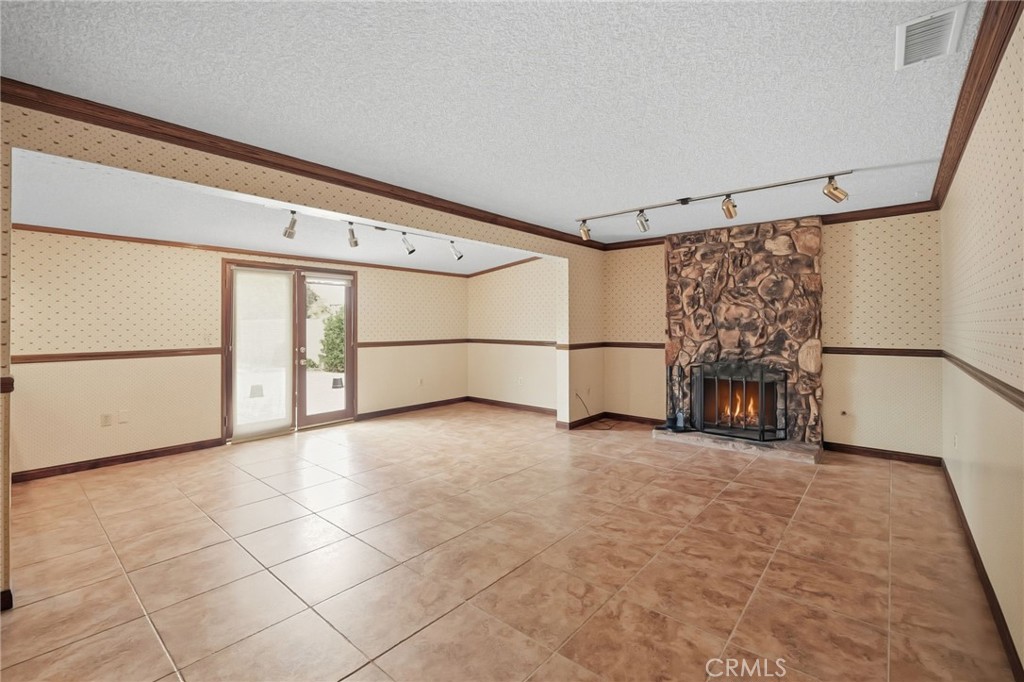 27195 Aurora Property Photo 10