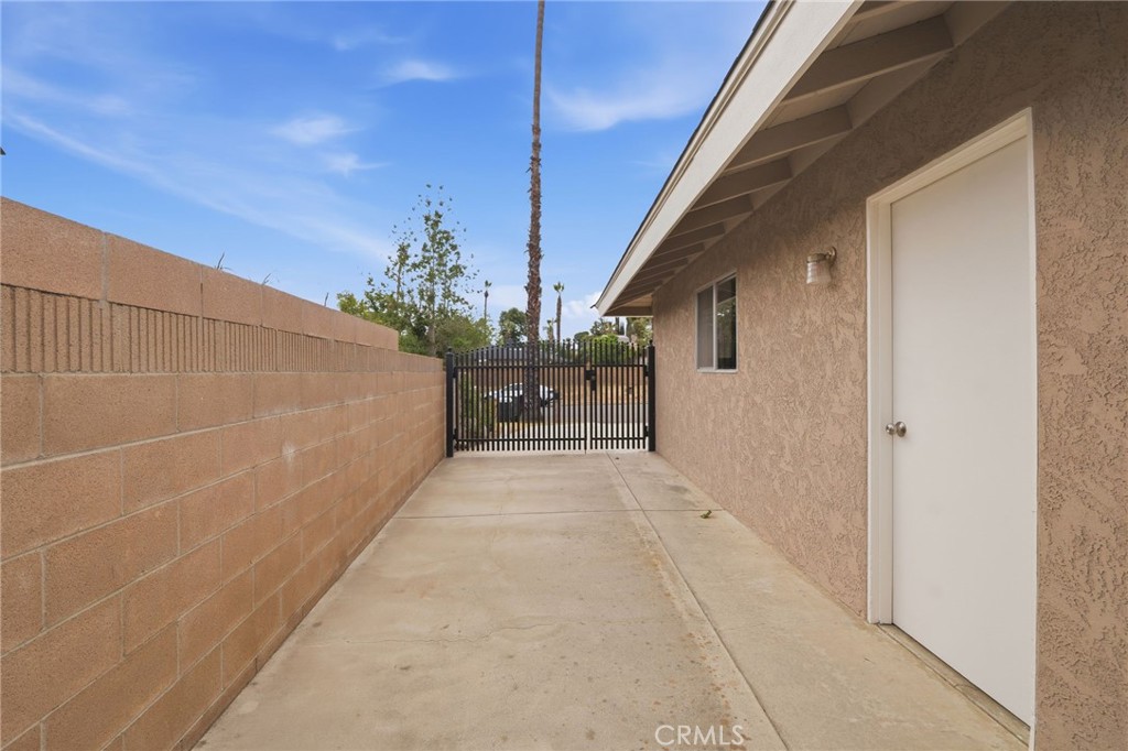 27195 Aurora Property Photo 27