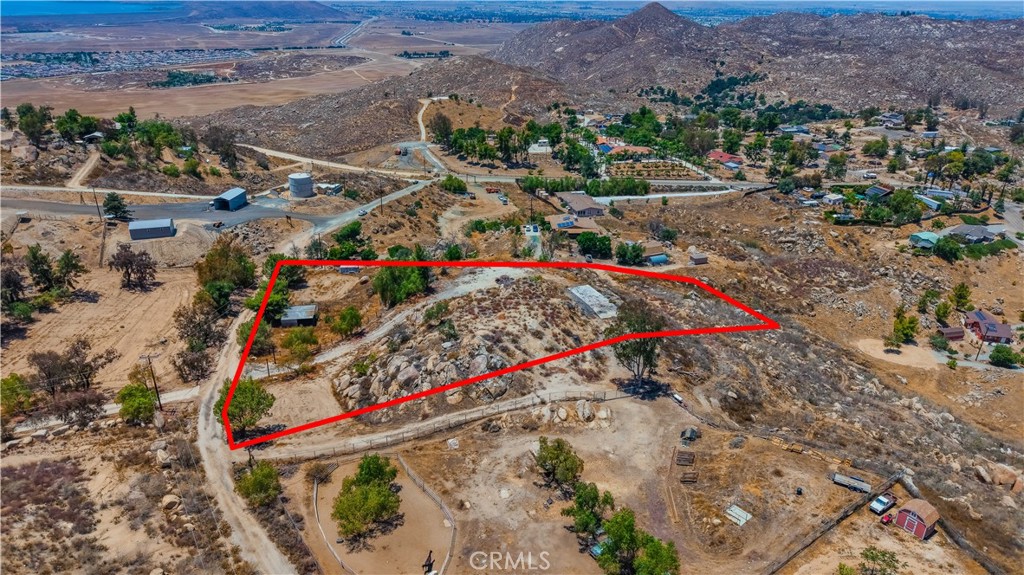 41300 Polly Butte Property Photo 3